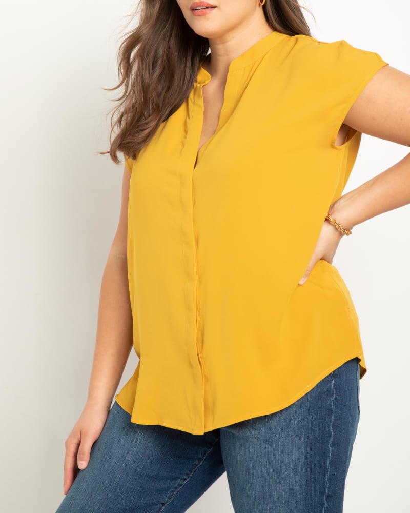 Side of a model wearing a size 26 Notch Collar Blouse in Gold by ELOQUII. | dia_product_style_image_id:295120